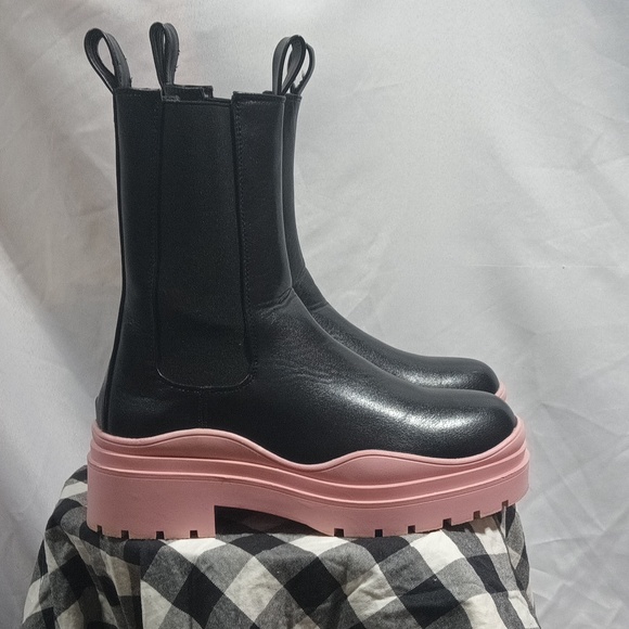 Women's Azalea Wang Black and Pink Boots - Picture 3 of 8